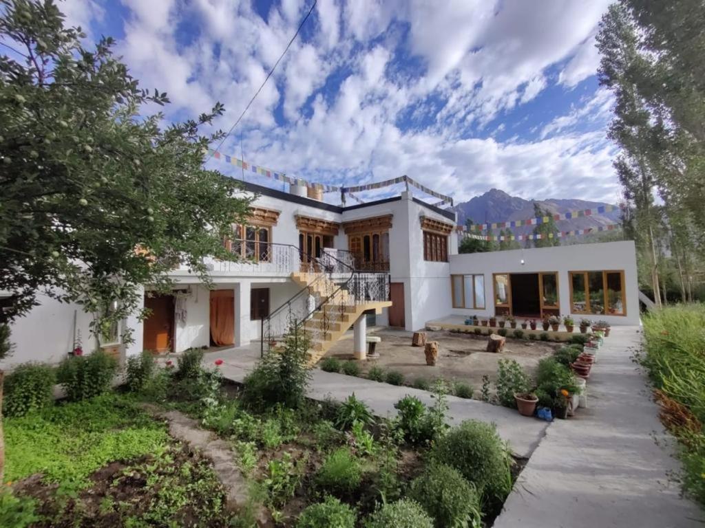 Sernang Homestay Hundar Экстерьер фото